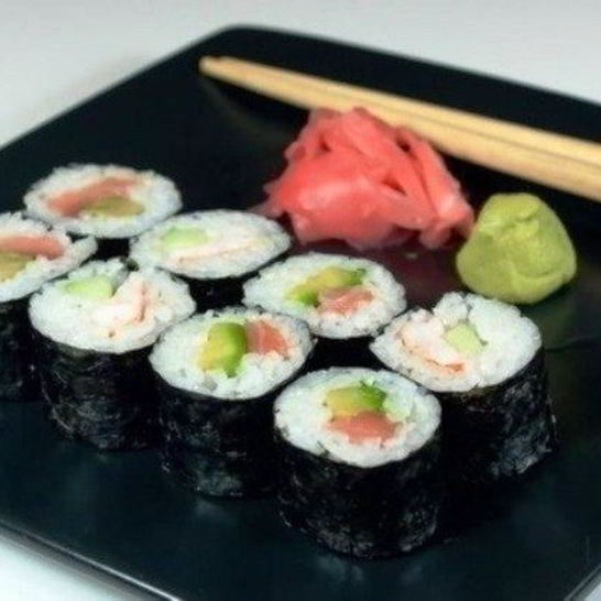 Рецепт роллов с авокадо, лососем и огурцом
