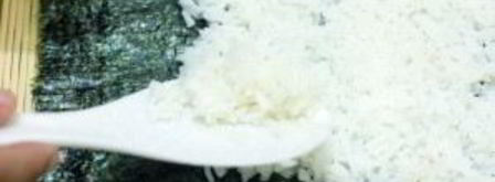 роллы с колбасой. Шаг 2