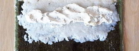 роллы с крабовыми палочками. Шаг 4