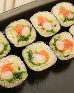 Роллы с креветками, чукой и лососем