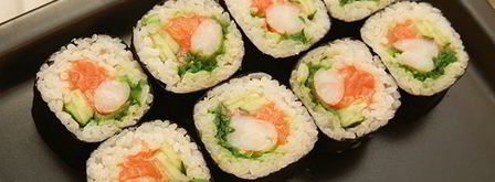 роллы с креветками, чукой и лососем. Шаг 12