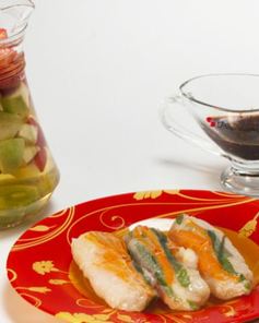 Роллы с креветками и сангрия