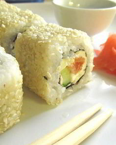 Роллы с лососем и сыром филадельфия