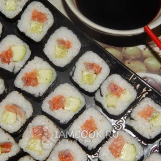 Рецепт роллов с семгой и огурцом