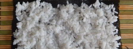 роллы с семгой и огурцом. Шаг 6