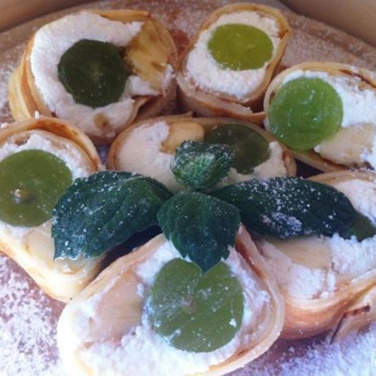 Рецепт роллов с творогом и фруктами