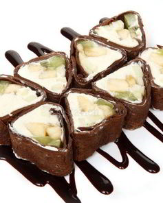 Шоколадные роллы с яблоками и апельсинами