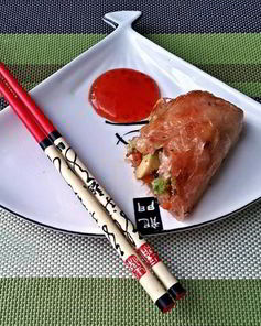 Спринг-роллы с креветкой и авокадо