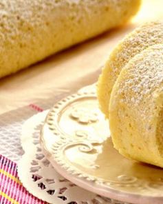 Бисквитный рулет со сгущенным молоком