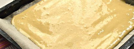 бисквитный рулет со сгущенным молоком. Шаг 3