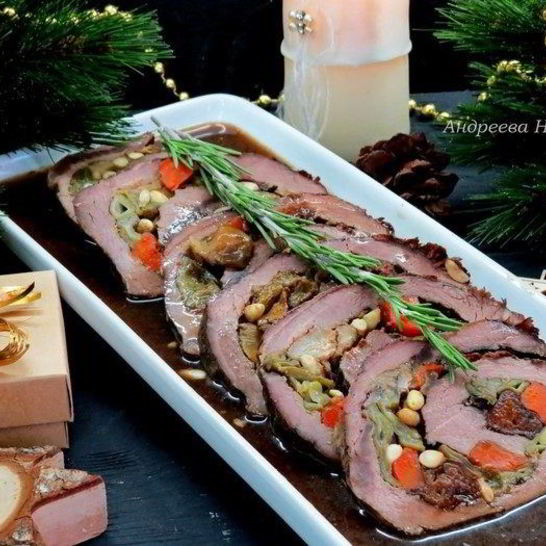 Рецепт говяжьего рулета в винном соусе