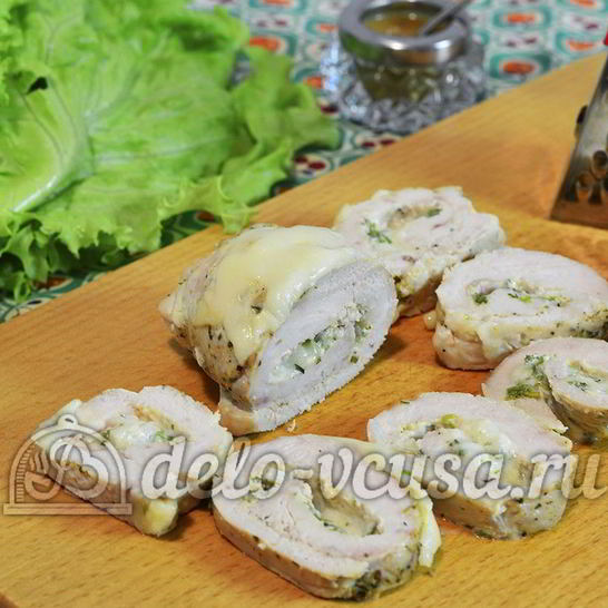 Рецепт куриного рулета с сыром и чесноком