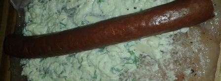 куриные рулеты с сыром и венскими колбасками. Шаг 5