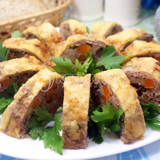 Рецепт мясного рулета с грибами и сыром