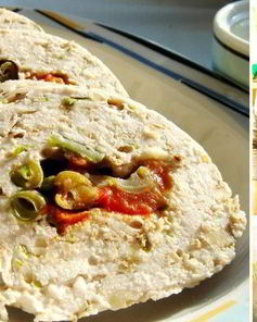 Паровой рулет с овощным соусом