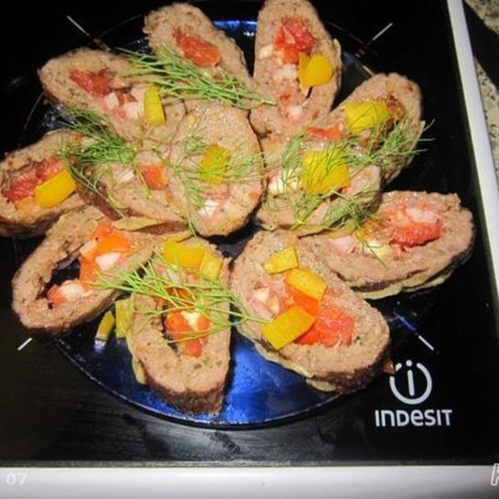 Рецепт рулета из фарша с помидорами