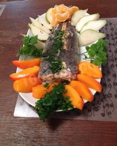 Рулет из горбуши, фаршированный омлетом, грибами и луком