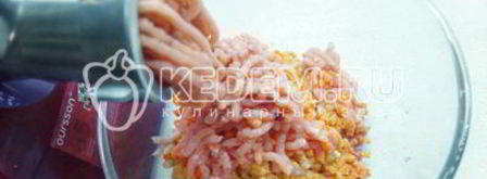 рулет из курицы с овощами и яйцами. Шаг 5