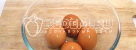 рулет из курицы с овощами и яйцами. Шаг 8