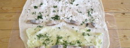 рулет из лаваша с селедкой. Шаг 6