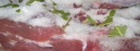 рулет из сала в луковой шелухе. Шаг 2