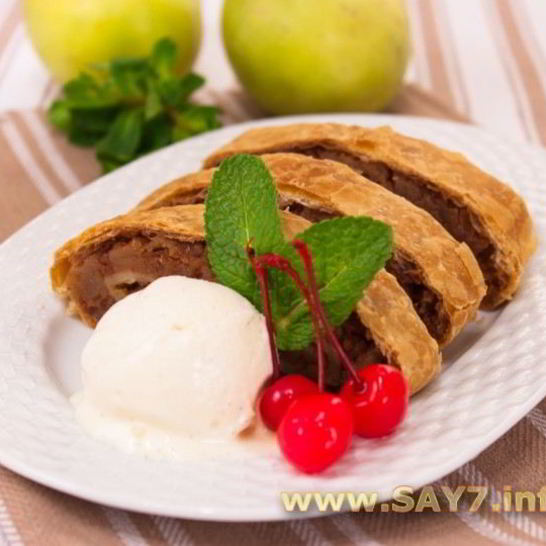 Рецепт рулета из слоеного теста с яблоками и орехами