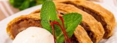 рулет из слоеного теста с яблоками и орехами. Шаг 12