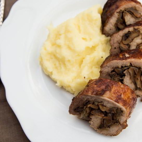 Рецепт рулета из свинины с грибами