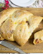 Рулет из теста с колбасой и сыром