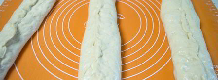 рулет из теста с колбасой и сыром. Шаг 7