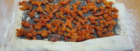 рулет с курагой и маком. Шаг 3