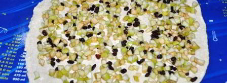 рулет с яблоками из творожного теста. Шаг 5