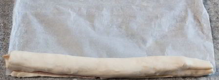 рулетики из слоеного теста с ветчиной. Шаг 6