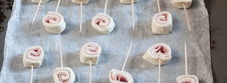 рулетики из слоеного теста с ветчиной. Шаг 8