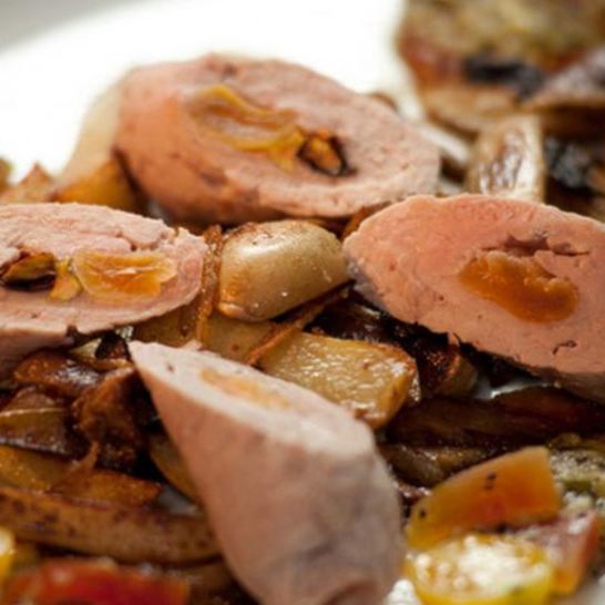 Рецепт рулетиков из телятины с соусом из киви и папайи