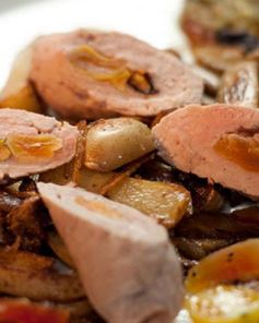 Рулетики из телятины с соусом из киви и папайи