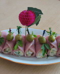 Рулетики ветчинные