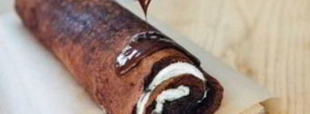 шоколадный рулет со взбитыми сливками. Шаг 12