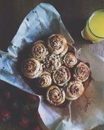 Слоеные рулетики с орехами в меде