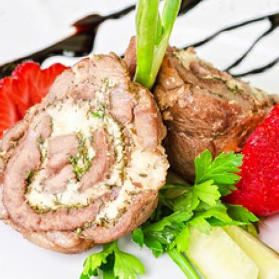 Рецепт свиного рулета с сыром и овощами