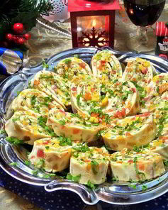 Яичный рулет с сыром Мозаика