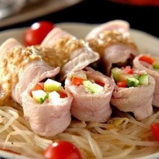 Рецепт закусочных рулетиков из ветчины с овощами