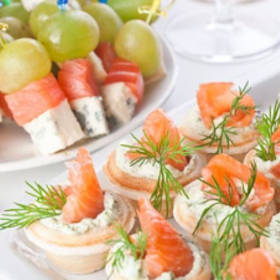 Рецепт салата-закуски с красной рыбой к вину