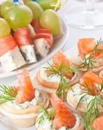 Салат-закуска с красной рыбой к вину