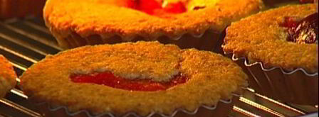 миндальные тарталетки со сливовым соусом. Шаг 11