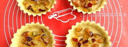 песочные тарталетки с пудингом и сливой. Шаг 12