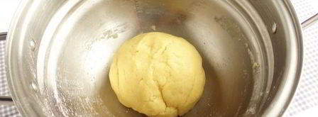 песочные тарталетки с пудингом и сливой. Шаг 5