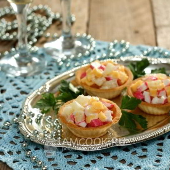 Рецепт тарталеток с ананасами и крабовыми палочками