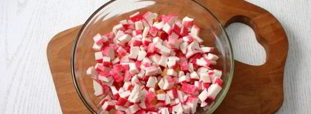 тарталетки с ананасами и крабовыми палочками. Шаг 4