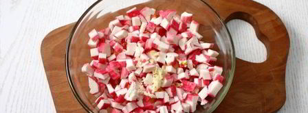 тарталетки с ананасами и крабовыми палочками. Шаг 5